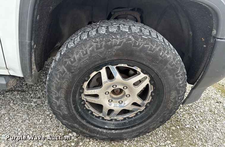 image for item DO0210 2017 GMC Sierra 1500 Crew Cab pickup truck