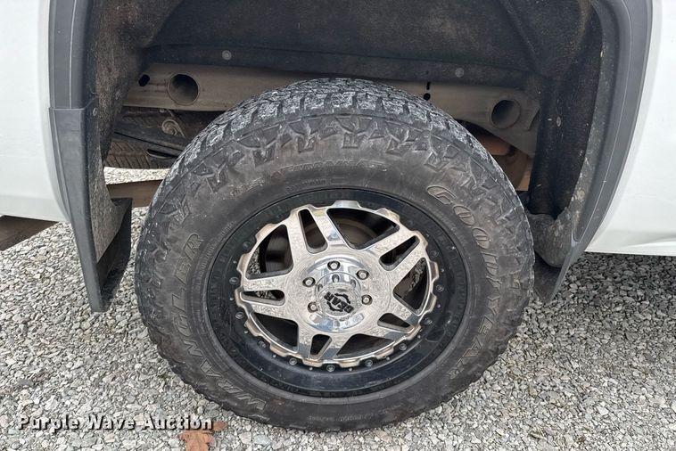 image for item DO0210 2017 GMC Sierra 1500 Crew Cab pickup truck