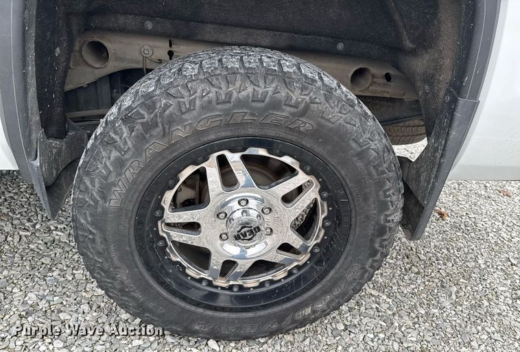 image for item DO0210 2017 GMC Sierra 1500 Crew Cab pickup truck