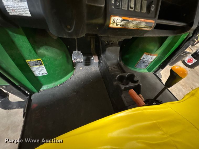image for item DO0225 2013 John Deere Gator 825 utility vehicle