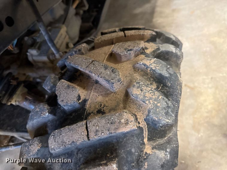 image for item DO0225 2013 John Deere Gator 825 utility vehicle