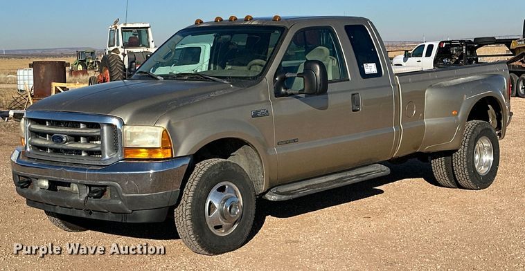 image for item DP6106 2001 Ford F350 Super Duty XLT SuperCab pickup truck