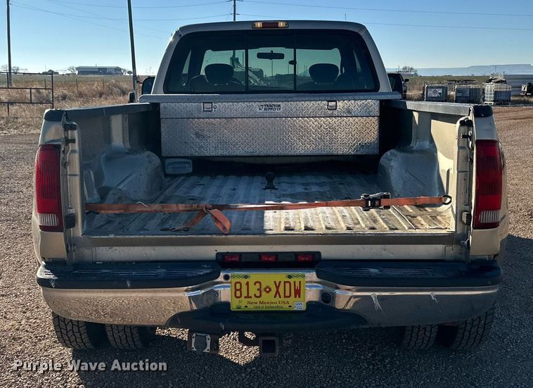 image for item DP6106 2001 Ford F350 Super Duty XLT SuperCab pickup truck