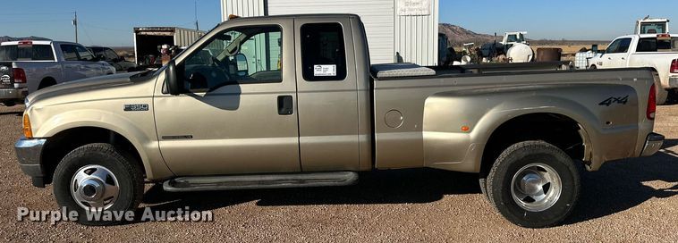 image for item DP6106 2001 Ford F350 Super Duty XLT SuperCab pickup truck