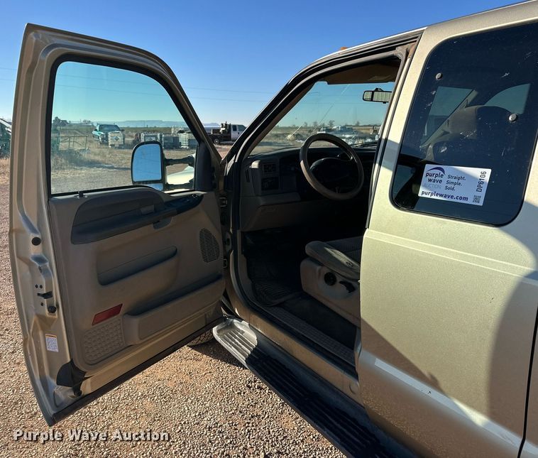 image for item DP6106 2001 Ford F350 Super Duty XLT SuperCab pickup truck