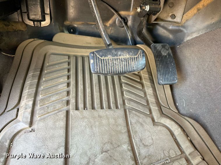 image for item DP6106 2001 Ford F350 Super Duty XLT SuperCab pickup truck