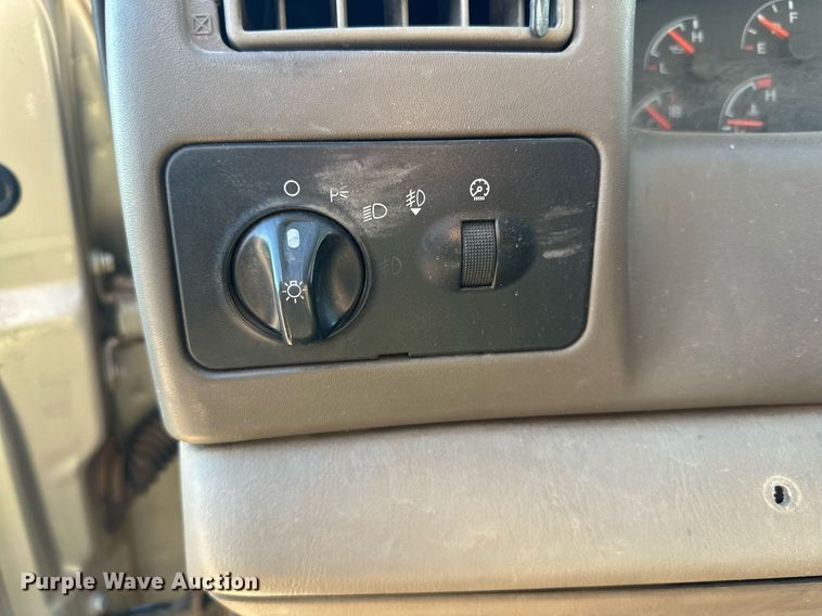 image for item DP6106 2001 Ford F350 Super Duty XLT SuperCab pickup truck