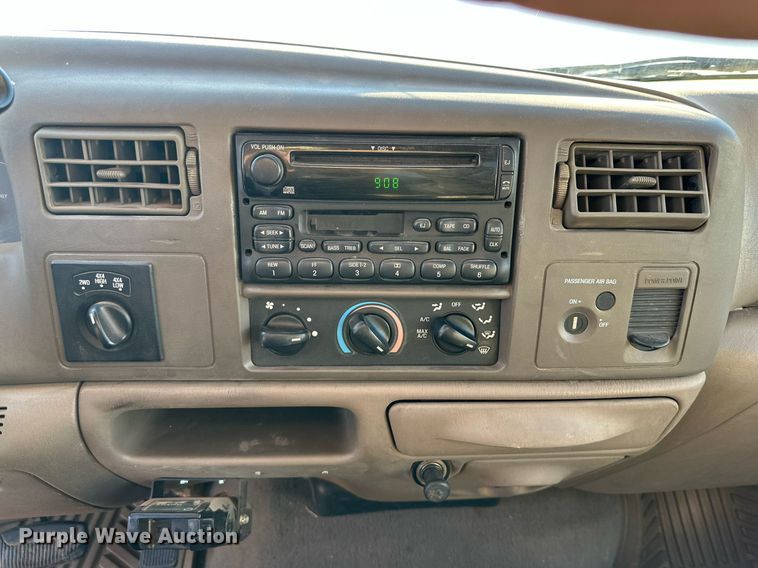 image for item DP6106 2001 Ford F350 Super Duty XLT SuperCab pickup truck