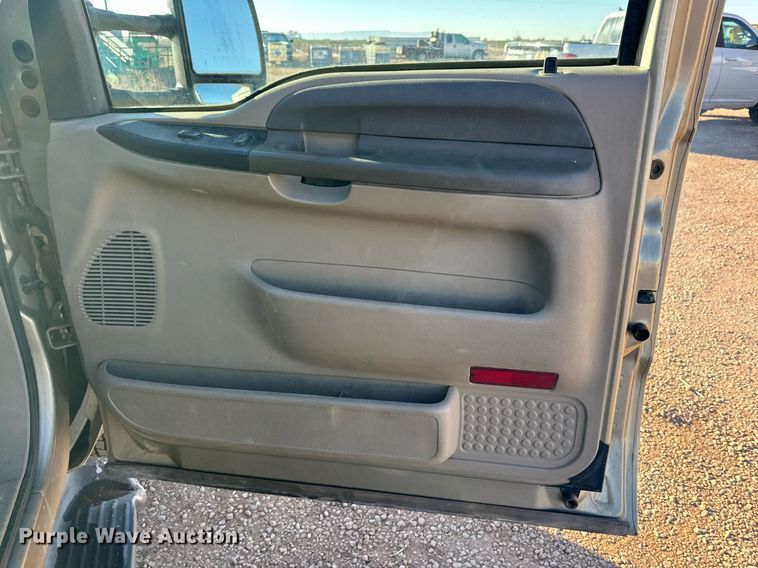 image for item DP6106 2001 Ford F350 Super Duty XLT SuperCab pickup truck