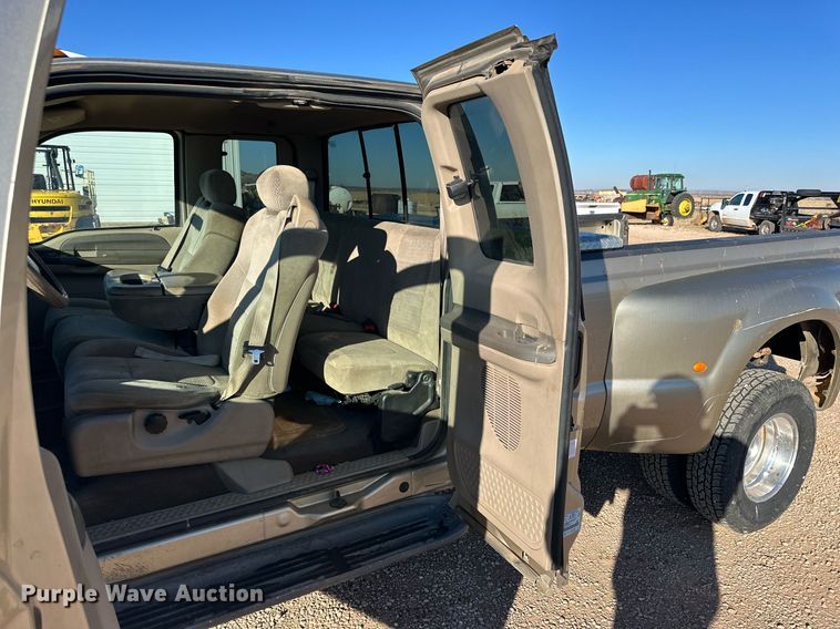 image for item DP6106 2001 Ford F350 Super Duty XLT SuperCab pickup truck