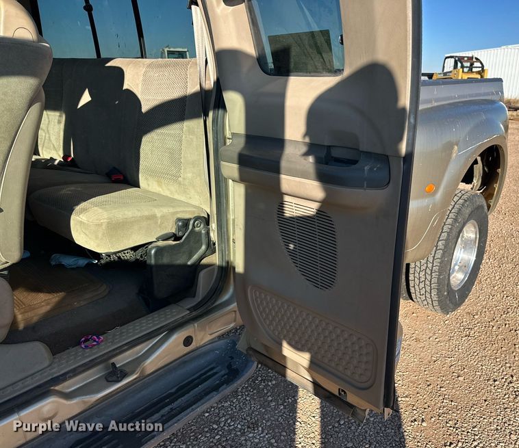 image for item DP6106 2001 Ford F350 Super Duty XLT SuperCab pickup truck