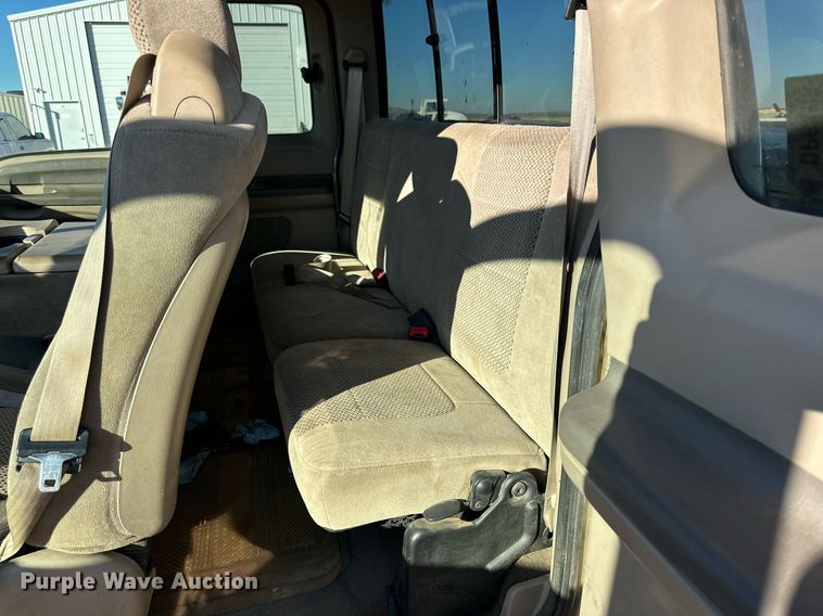 image for item DP6106 2001 Ford F350 Super Duty XLT SuperCab pickup truck