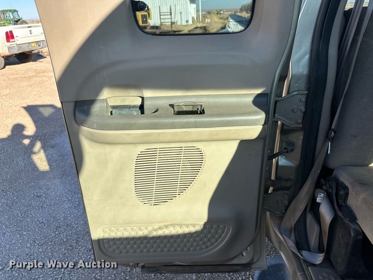 image for item DP6106 2001 Ford F350 Super Duty XLT SuperCab pickup truck