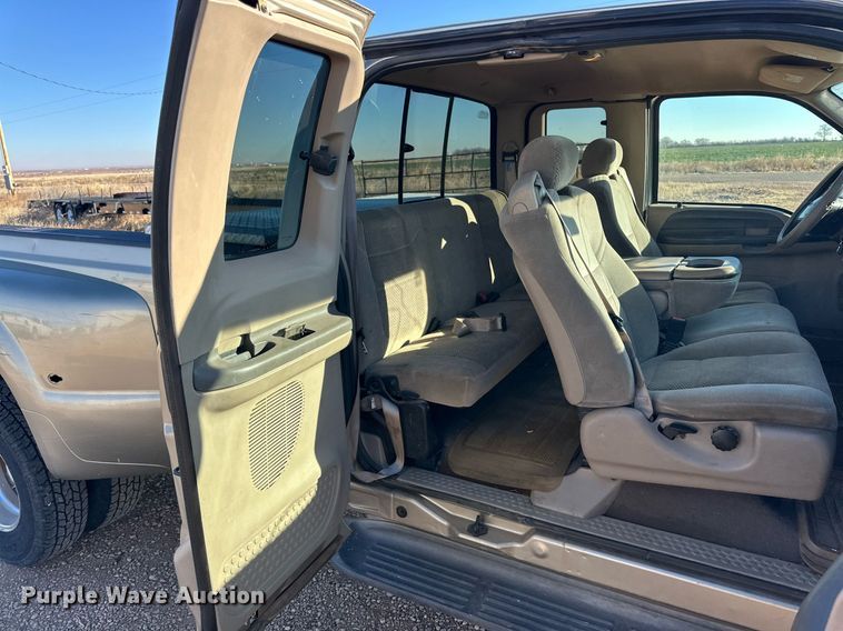 image for item DP6106 2001 Ford F350 Super Duty XLT SuperCab pickup truck