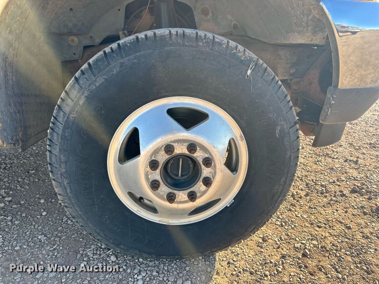 image for item DP6106 2001 Ford F350 Super Duty XLT SuperCab pickup truck