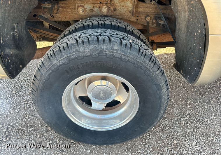 image for item DP6106 2001 Ford F350 Super Duty XLT SuperCab pickup truck