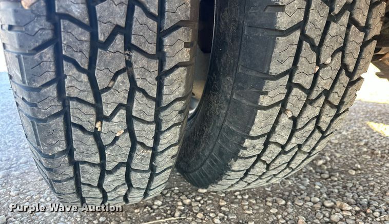 image for item DP6106 2001 Ford F350 Super Duty XLT SuperCab pickup truck