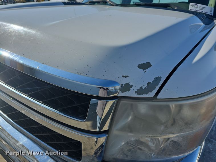 image for item DQ5370 2012 Chevrolet Silverado 2500HD Crew Cab utility bed pickup truck