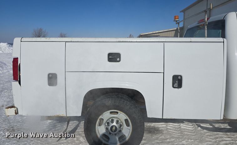 image for item DQ5370 2012 Chevrolet Silverado 2500HD Crew Cab utility bed pickup truck