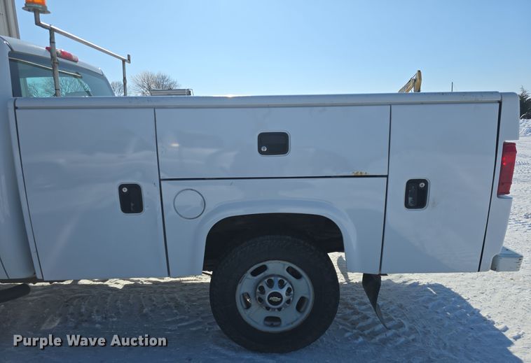 image for item DQ5370 2012 Chevrolet Silverado 2500HD Crew Cab utility bed pickup truck