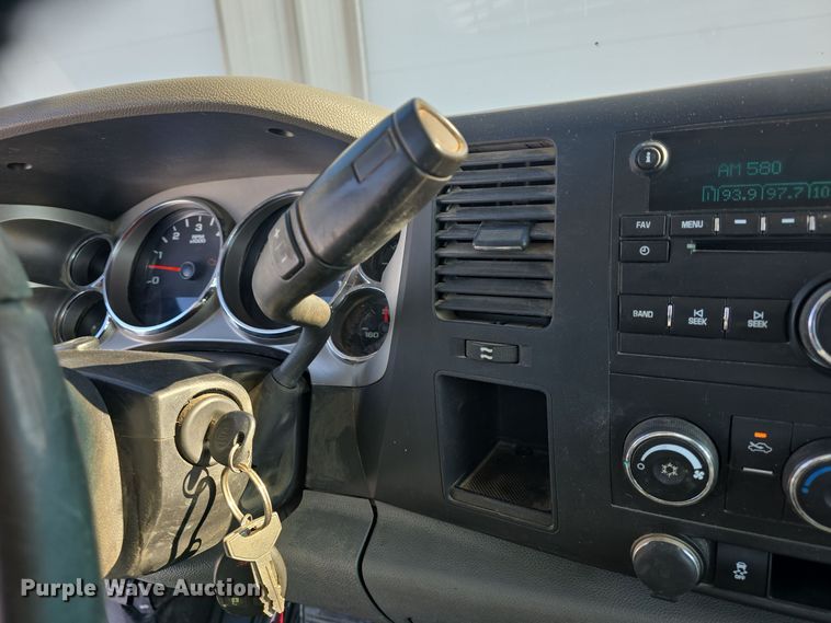 image for item DQ5370 2012 Chevrolet Silverado 2500HD Crew Cab utility bed pickup truck