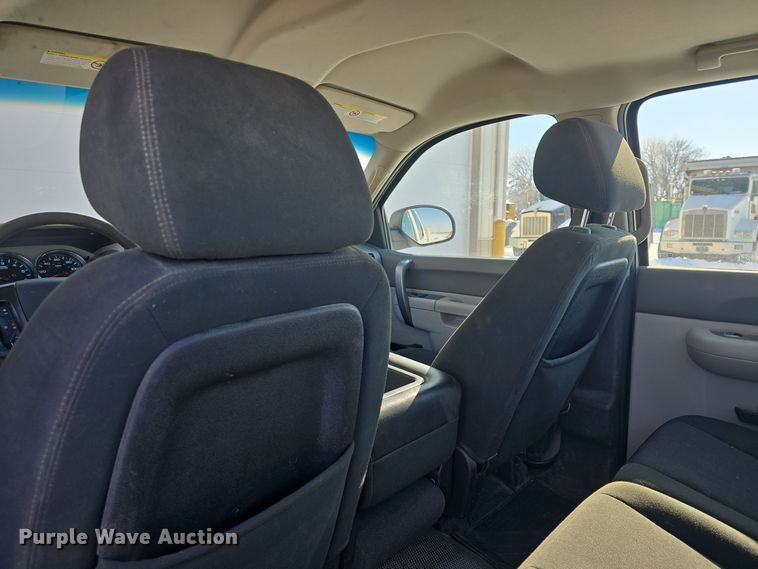 image for item DQ5370 2012 Chevrolet Silverado 2500HD Crew Cab utility bed pickup truck