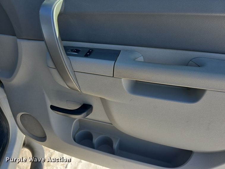 image for item DQ5370 2012 Chevrolet Silverado 2500HD Crew Cab utility bed pickup truck