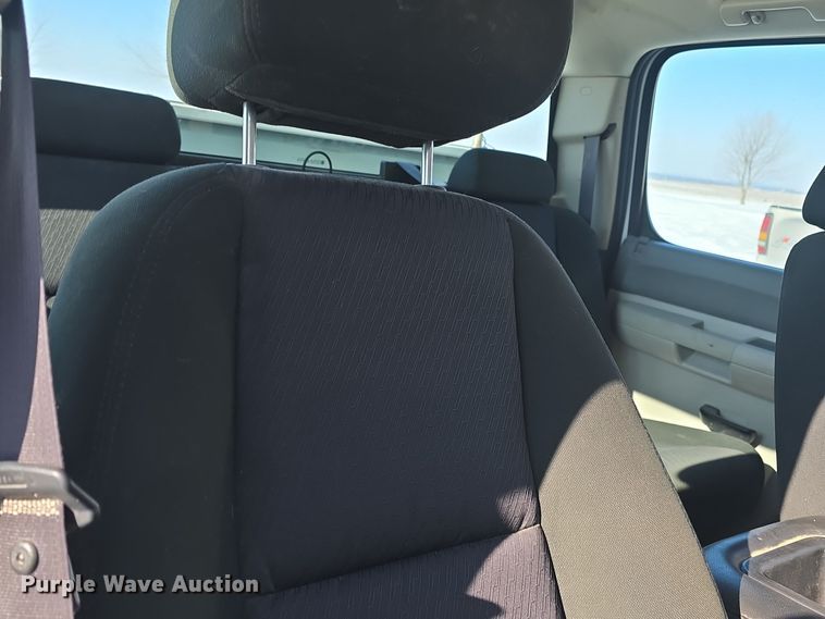 image for item DQ5370 2012 Chevrolet Silverado 2500HD Crew Cab utility bed pickup truck