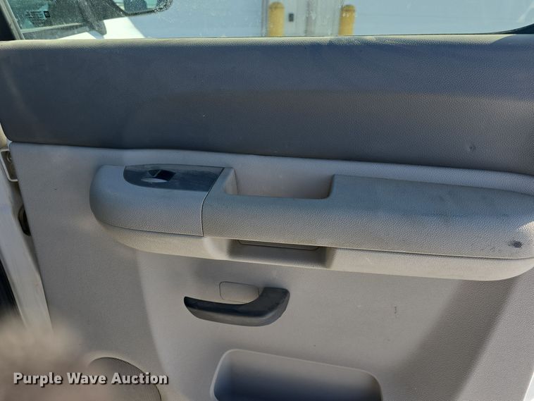 image for item DQ5370 2012 Chevrolet Silverado 2500HD Crew Cab utility bed pickup truck