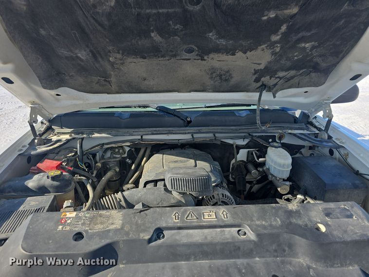 image for item DQ5370 2012 Chevrolet Silverado 2500HD Crew Cab utility bed pickup truck