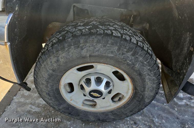 image for item DQ5370 2012 Chevrolet Silverado 2500HD Crew Cab utility bed pickup truck