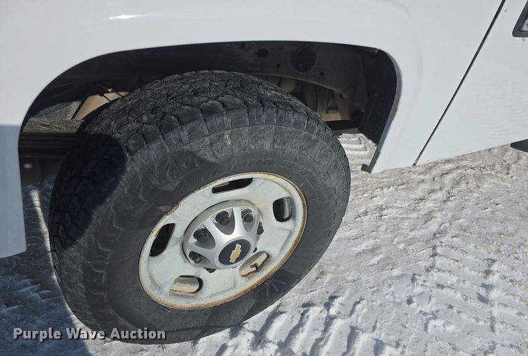 image for item DQ5370 2012 Chevrolet Silverado 2500HD Crew Cab utility bed pickup truck