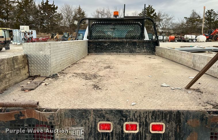 image for item DQ6488 2008 Ford F450 flatbed truck