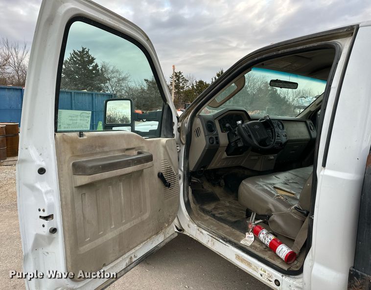 image for item DQ6488 2008 Ford F450 flatbed truck