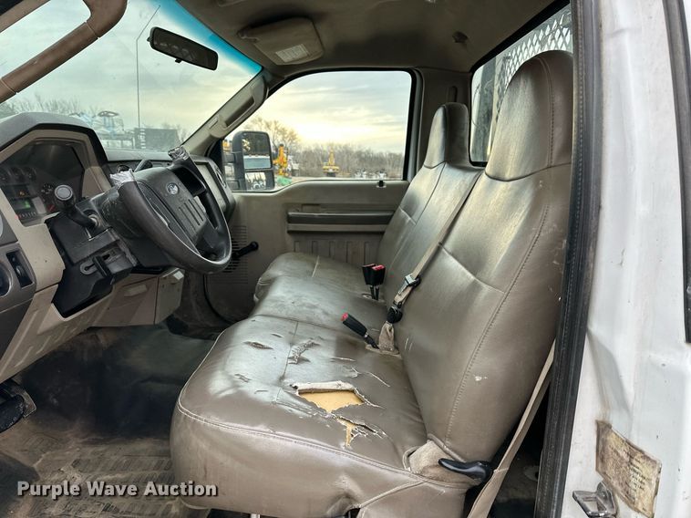 image for item DQ6488 2008 Ford F450 flatbed truck