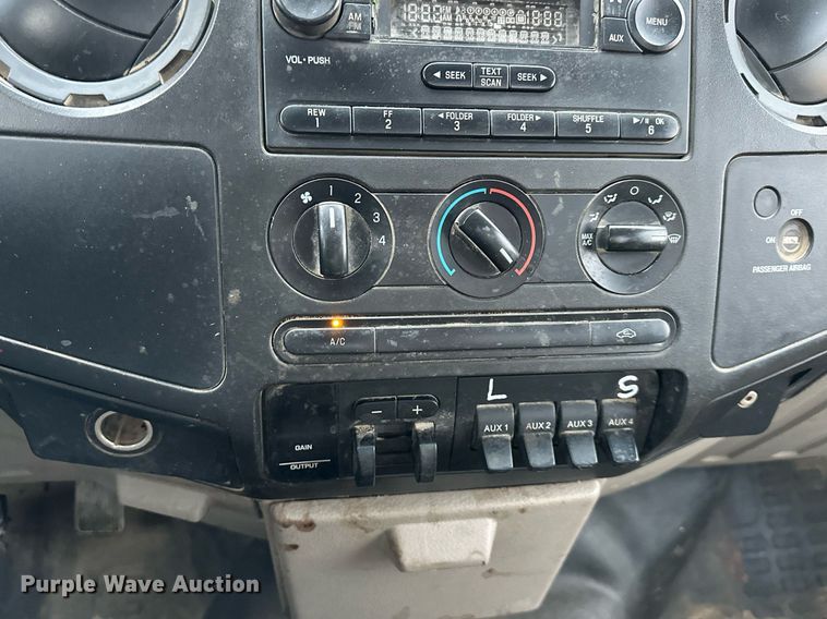 image for item DQ6488 2008 Ford F450 flatbed truck