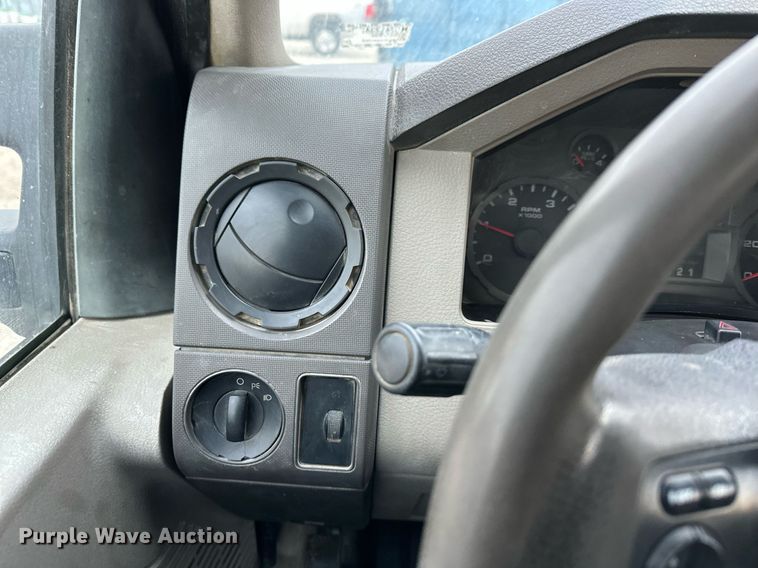 image for item DQ6489 2008 Ford F450 Super Duty flatbed truck