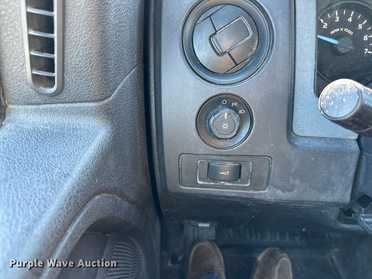 image for item DQ6570 2011 Ford F150 pickup truck