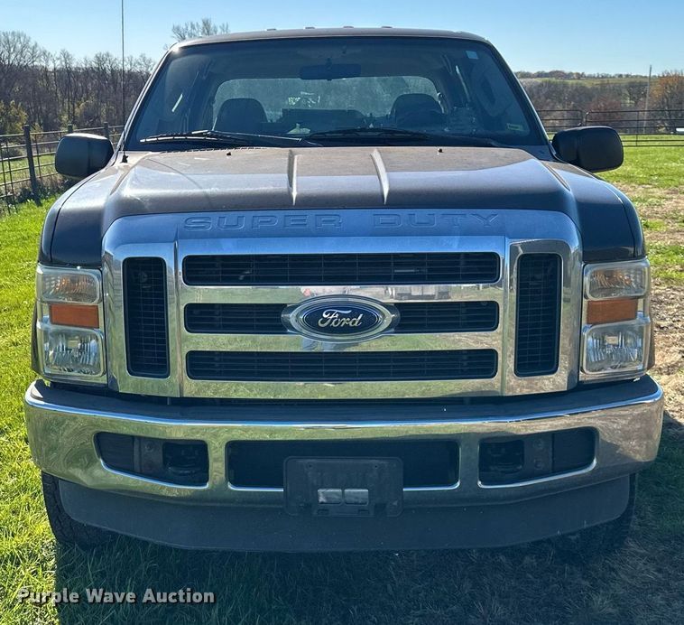 image for item DS3217 2008 Ford F250 Super Duty XLT Crew Cab pickup truck