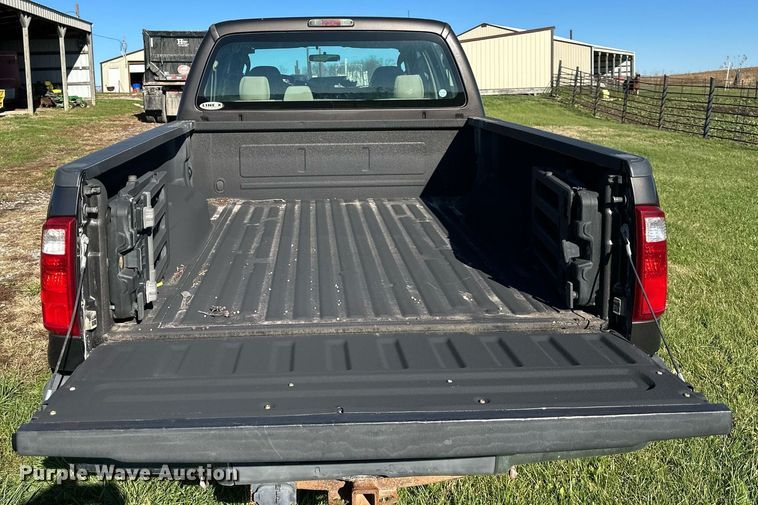 image for item DS3217 2008 Ford F250 Super Duty XLT Crew Cab pickup truck