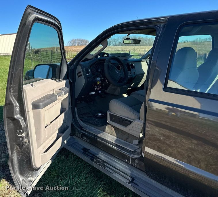 image for item DS3217 2008 Ford F250 Super Duty XLT Crew Cab pickup truck