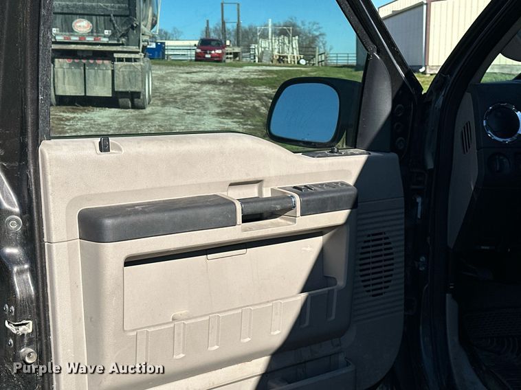 image for item DS3217 2008 Ford F250 Super Duty XLT Crew Cab pickup truck