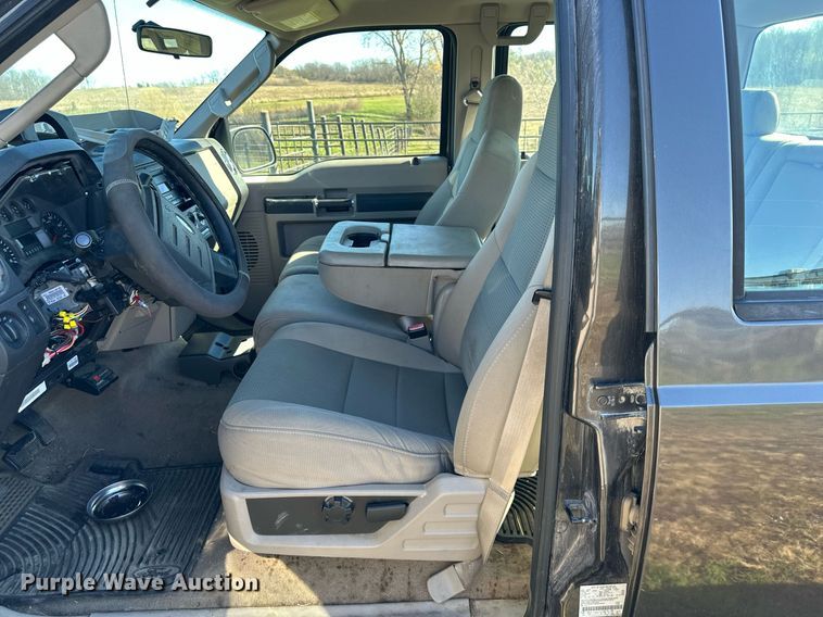 image for item DS3217 2008 Ford F250 Super Duty XLT Crew Cab pickup truck