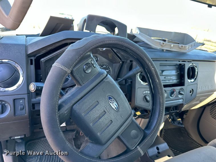 image for item DS3217 2008 Ford F250 Super Duty XLT Crew Cab pickup truck