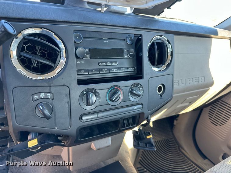 image for item DS3217 2008 Ford F250 Super Duty XLT Crew Cab pickup truck