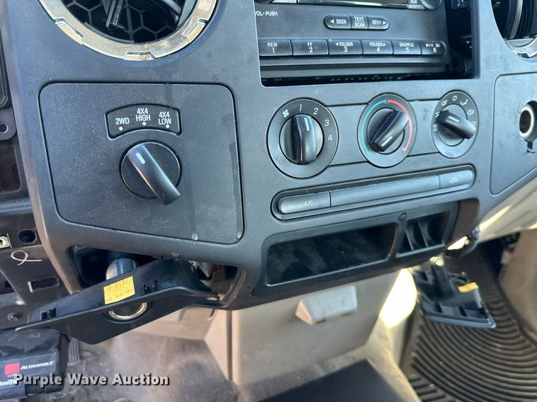 image for item DS3217 2008 Ford F250 Super Duty XLT Crew Cab pickup truck