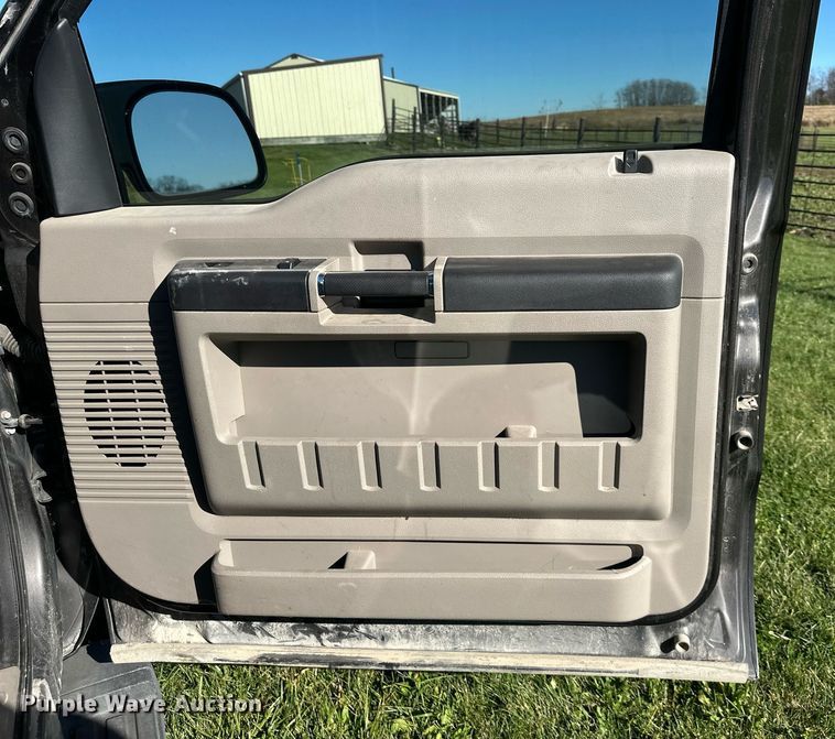 image for item DS3217 2008 Ford F250 Super Duty XLT Crew Cab pickup truck