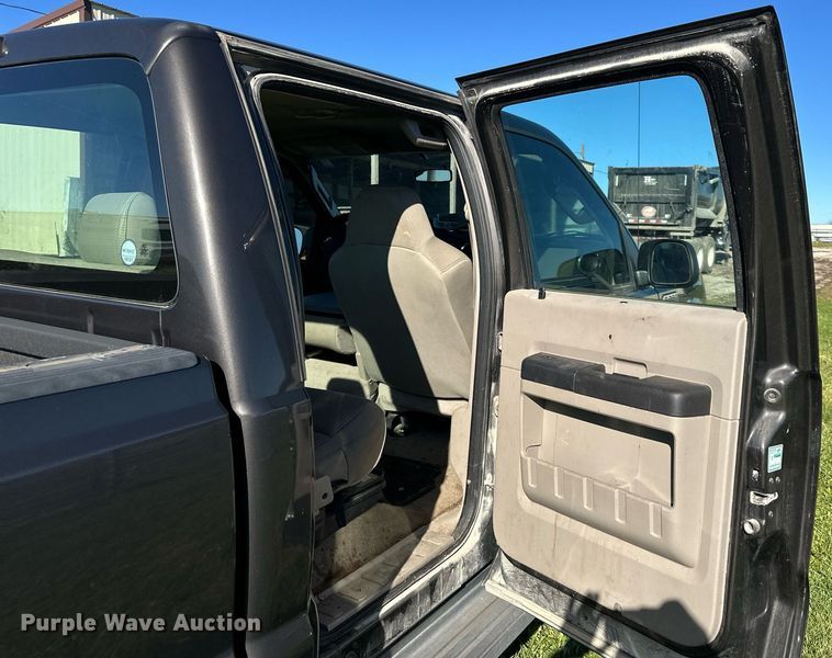 image for item DS3217 2008 Ford F250 Super Duty XLT Crew Cab pickup truck