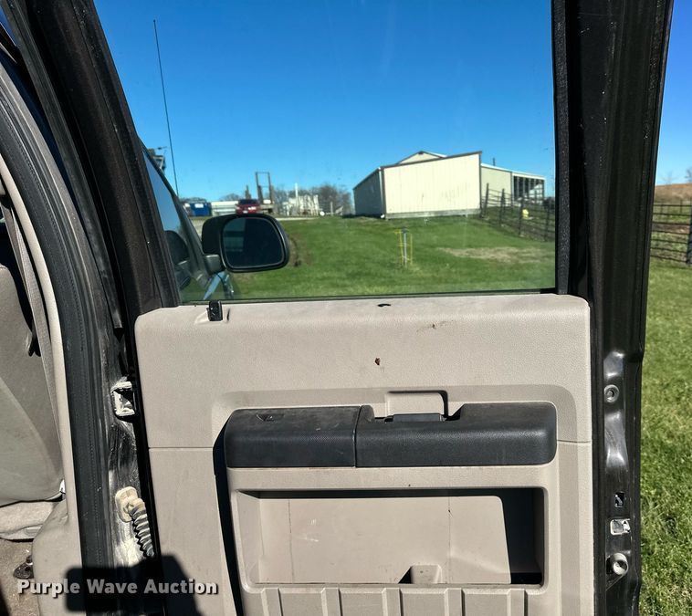 image for item DS3217 2008 Ford F250 Super Duty XLT Crew Cab pickup truck