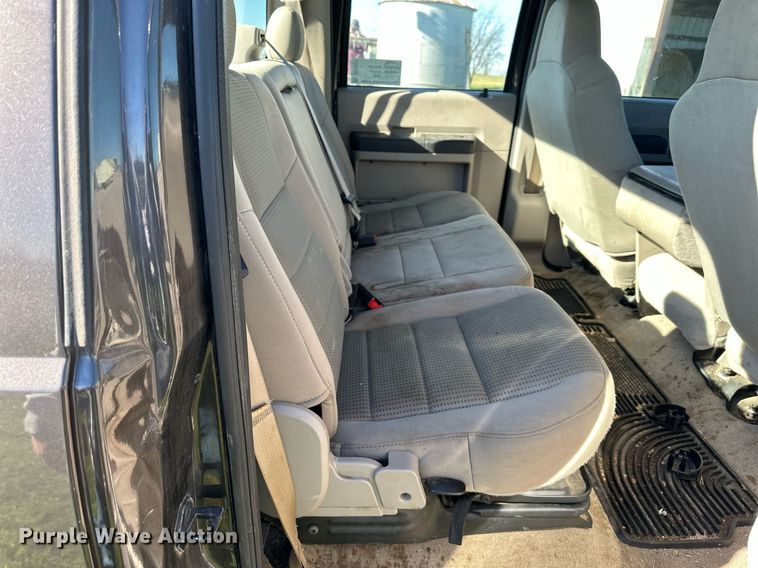 image for item DS3217 2008 Ford F250 Super Duty XLT Crew Cab pickup truck